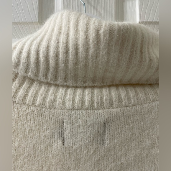 UGG NWOT Women's Lylah Rollneck Sweater in Cream Oversized 27” PTP - Picture 11 of 13